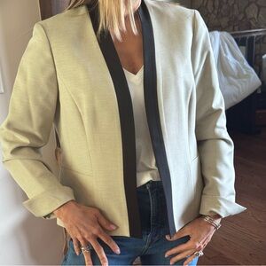 Black Label by Evan Picone Cream and Black Blazer Tailored for Modern Elegance